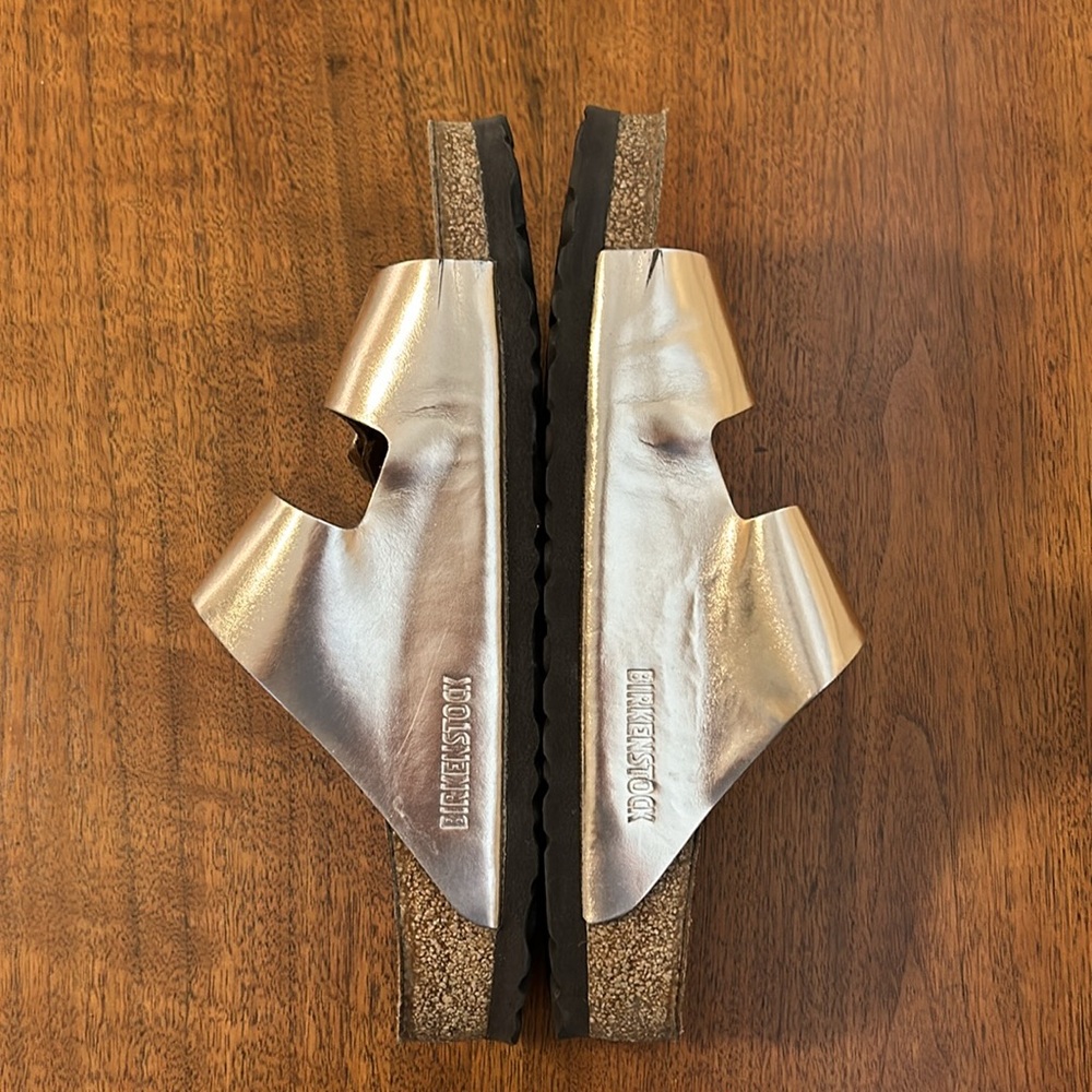 Birkenstock Arizona Sandal in Rose Gold - Picture 6 of 10